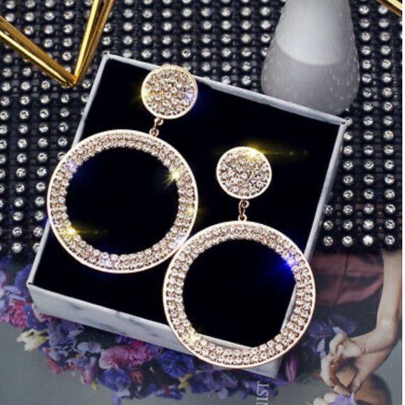 New Gorgeous 18K Gold Plated Hoop Earrings - Picture 2 of 3